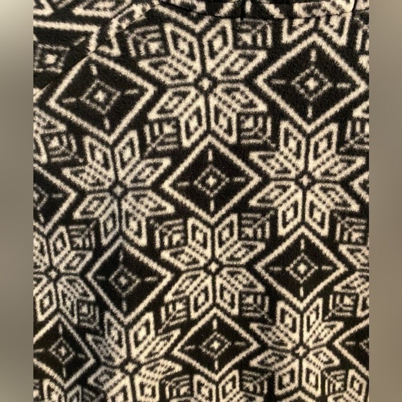 Women’s lands and quarter zip Nordic snowflake, large petite pullover - Picture 7 of 8